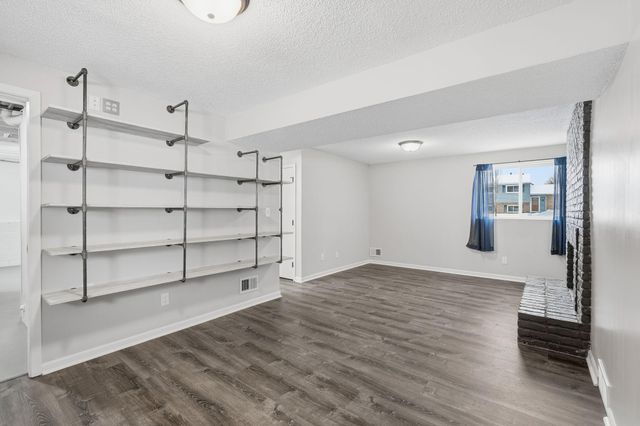 3224 75th Avenue N, Brooklyn Park, MN 55443