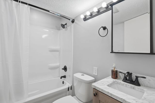 3224 75th Avenue N, Brooklyn Park, MN 55443