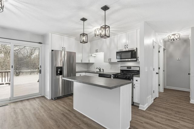 3224 75th Avenue N, Brooklyn Park, MN 55443