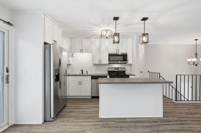 3224 75th Avenue N, Brooklyn Park, MN 55443