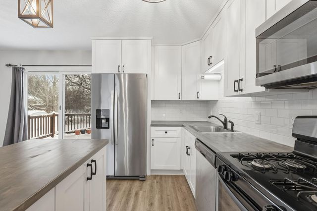 3224 75th Avenue N, Brooklyn Park, MN 55443