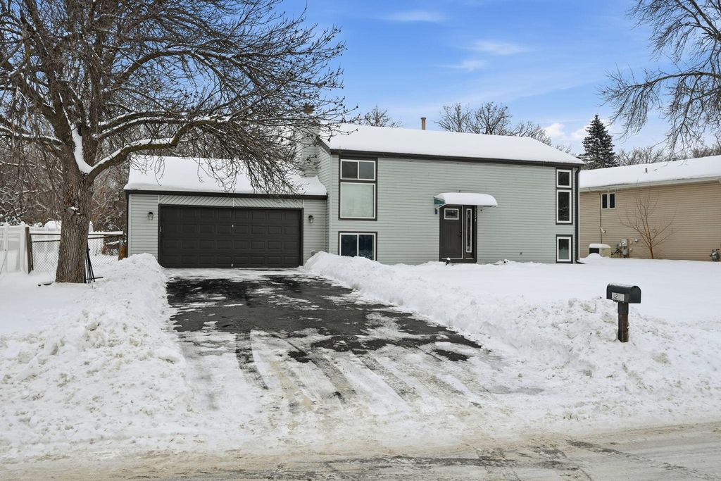 3224 75th Avenue N, Brooklyn Park, MN 55443