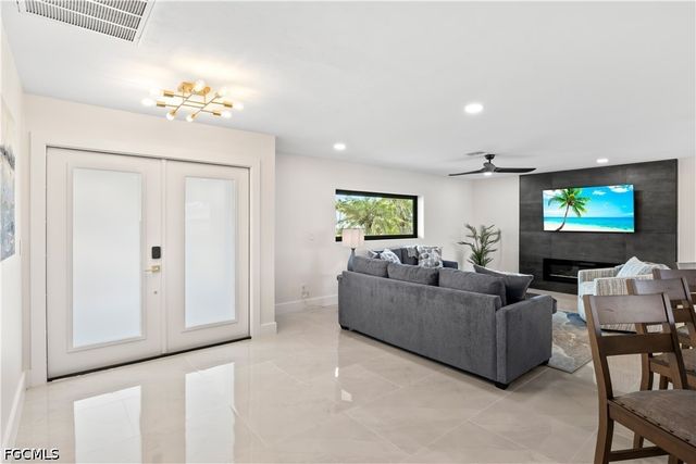 5323 SW 11th CT, Cape Coral, FL 33914