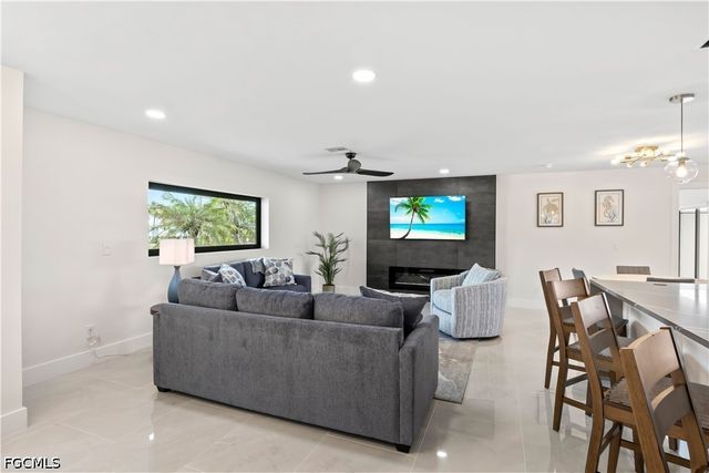 5323 SW 11th CT, Cape Coral, FL 33914