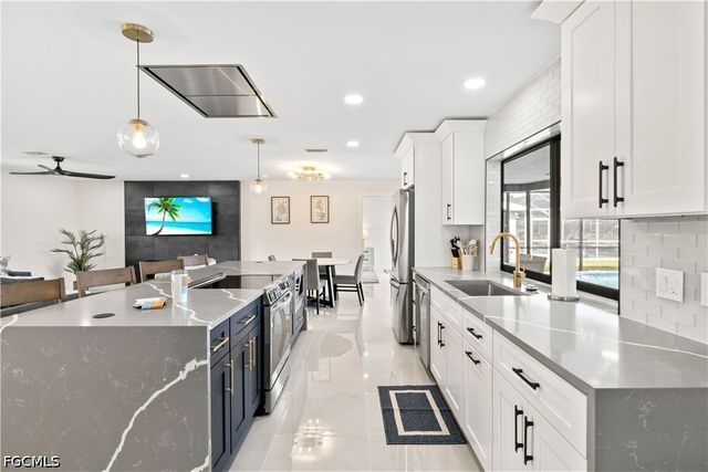 5323 SW 11th CT, Cape Coral, FL 33914