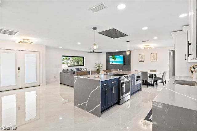 5323 SW 11th CT, Cape Coral, FL 33914