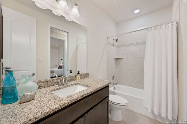 208 Roundtop Hill, Castroville, TX 78009