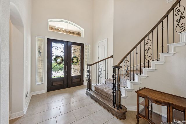 208 Roundtop Hill, Castroville, TX 78009