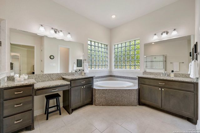 208 Roundtop Hill, Castroville, TX 78009