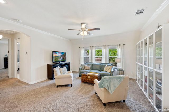 208 Roundtop Hill, Castroville, TX 78009