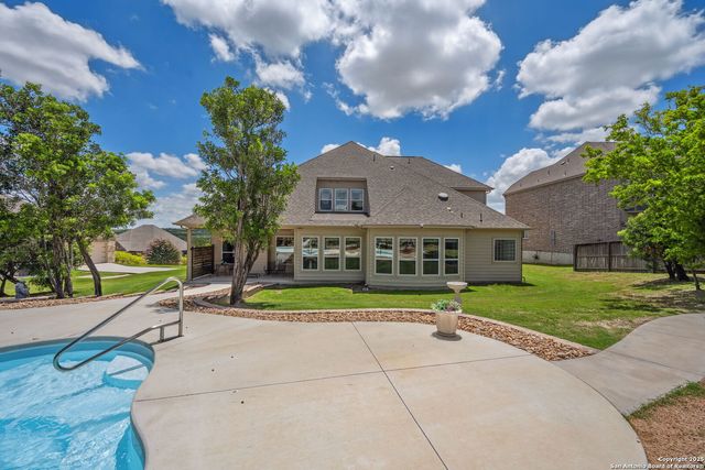 208 Roundtop Hill, Castroville, TX 78009