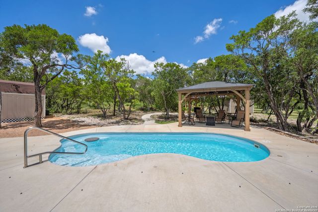 208 Roundtop Hill, Castroville, TX 78009
