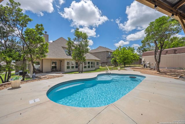 208 Roundtop Hill, Castroville, TX 78009