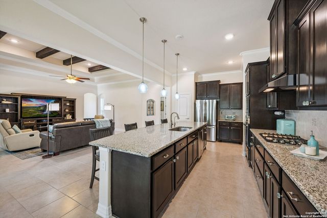 208 Roundtop Hill, Castroville, TX 78009
