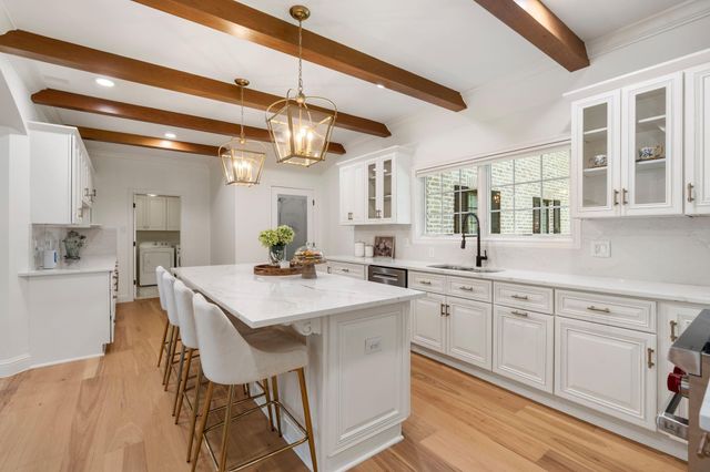 11407 Holidan Way, Hedwig Village, TX 77024