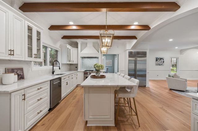 11407 Holidan Way, Hedwig Village, TX 77024