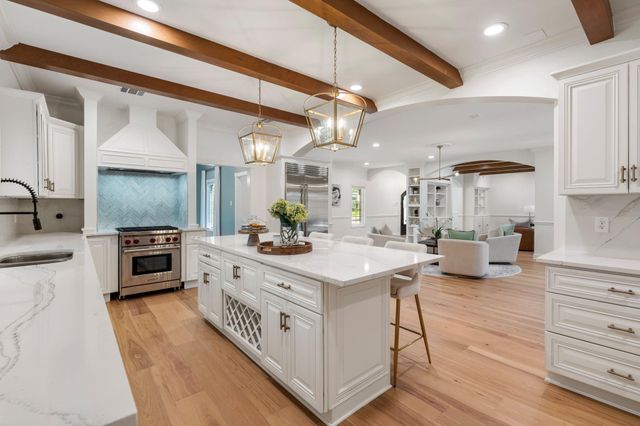 11407 Holidan Way, Hedwig Village, TX 77024