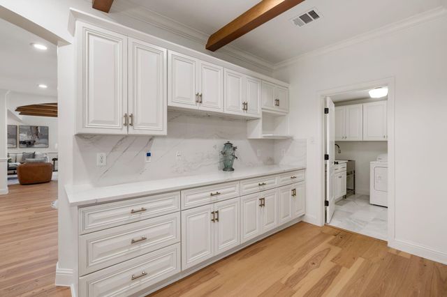 11407 Holidan Way, Hedwig Village, TX 77024