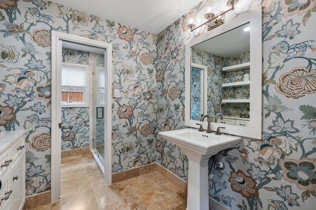 11407 Holidan Way, Hedwig Village, TX 77024
