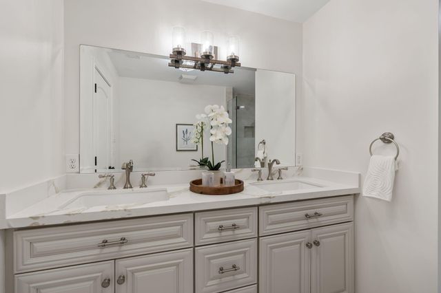 11407 Holidan Way, Hedwig Village, TX 77024