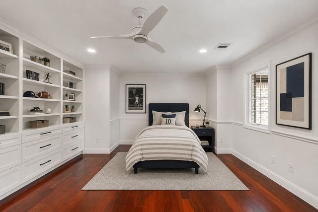 11407 Holidan Way, Hedwig Village, TX 77024