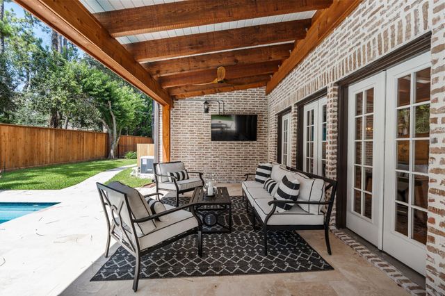 11407 Holidan Way, Hedwig Village, TX 77024