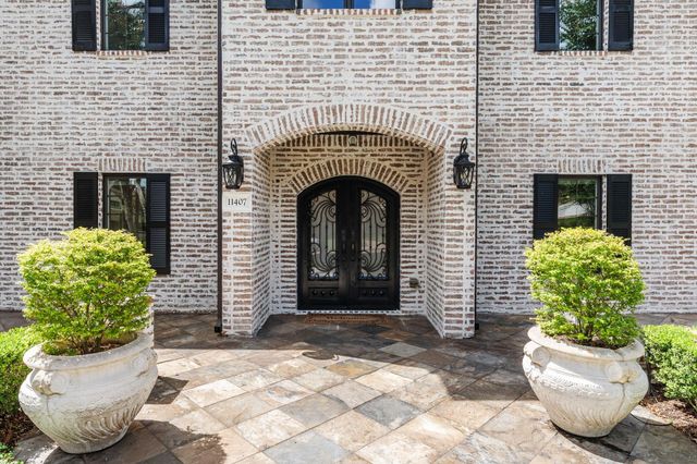 11407 Holidan Way, Hedwig Village, TX 77024