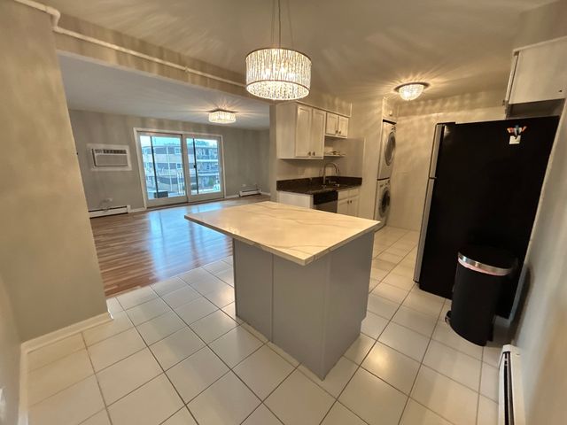 9440 S 79th Court 3NW, Hickory Hills, IL 60457