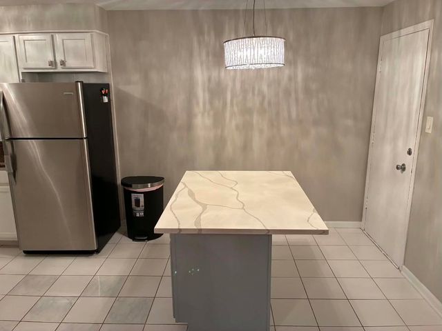 9440 S 79th Court 3NW, Hickory Hills, IL 60457