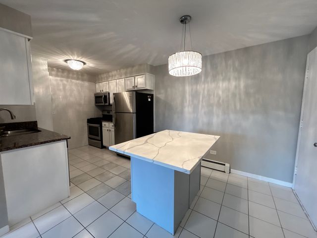 9440 S 79th Court 3NW, Hickory Hills, IL 60457