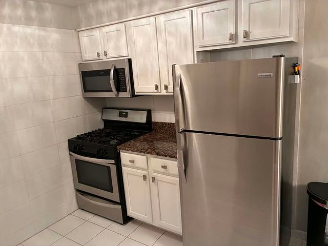 9440 S 79th Court 3NW, Hickory Hills, IL 60457