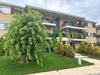 9440 S 79th Court 3NW, Hickory Hills, IL 60457