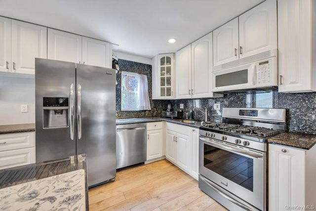 33 Albert Street, Hicksville, NY 11801