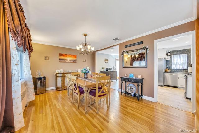 33 Albert Street, Hicksville, NY 11801