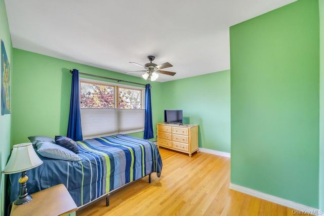 33 Albert Street, Hicksville, NY 11801