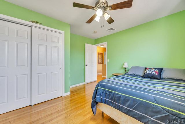 33 Albert Street, Hicksville, NY 11801