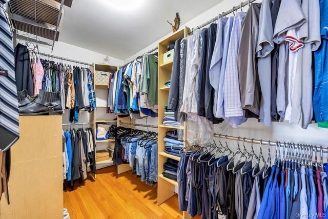 33 Albert Street, Hicksville, NY 11801