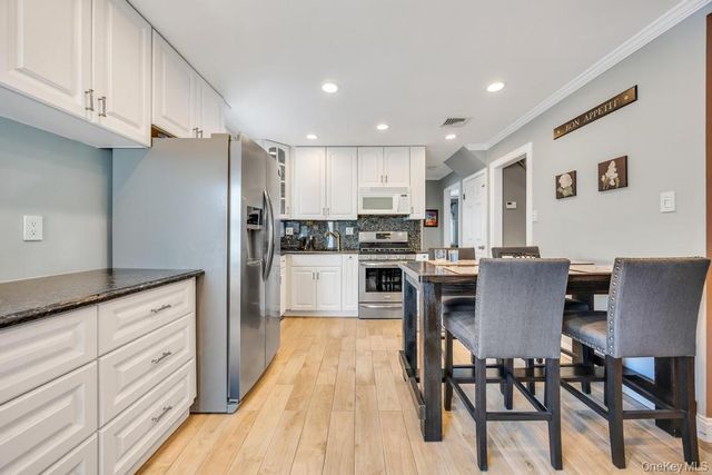 33 Albert Street, Hicksville, NY 11801