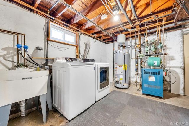 33 Albert Street, Hicksville, NY 11801