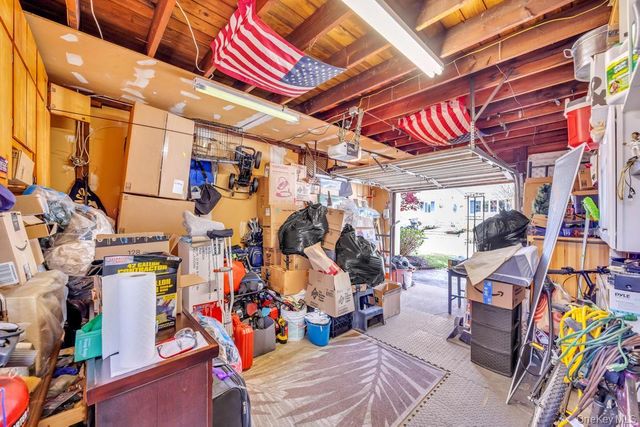 33 Albert Street, Hicksville, NY 11801