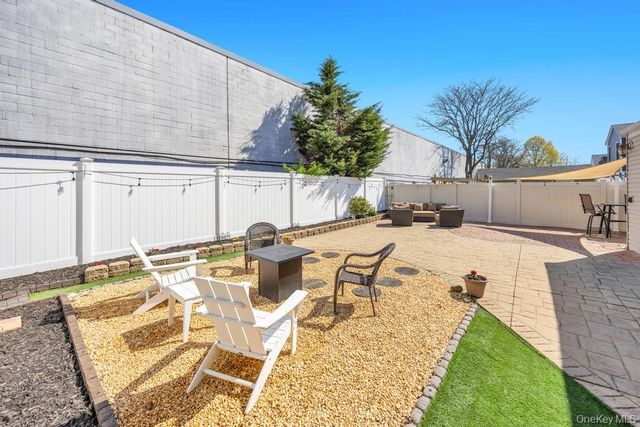 33 Albert Street, Hicksville, NY 11801