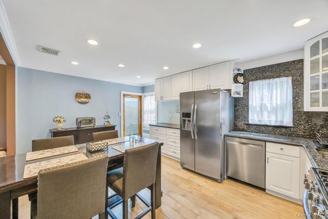 33 Albert Street, Hicksville, NY 11801