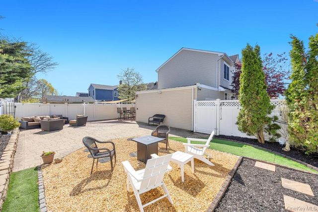 33 Albert Street, Hicksville, NY 11801