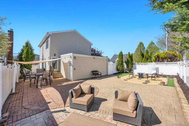 33 Albert Street, Hicksville, NY 11801