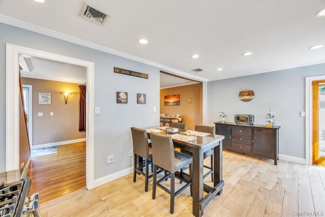 33 Albert Street, Hicksville, NY 11801