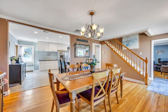 33 Albert Street, Hicksville, NY 11801