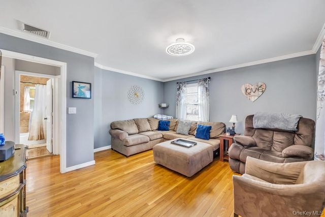 33 Albert Street, Hicksville, NY 11801