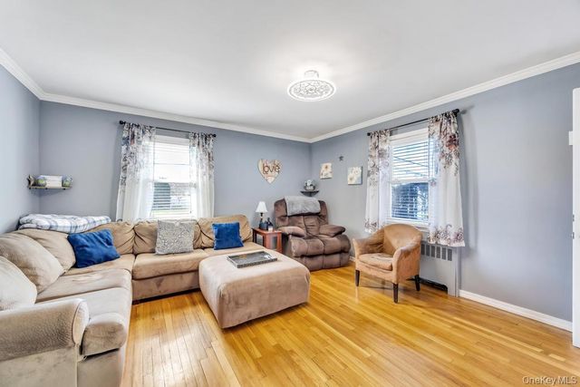 33 Albert Street, Hicksville, NY 11801