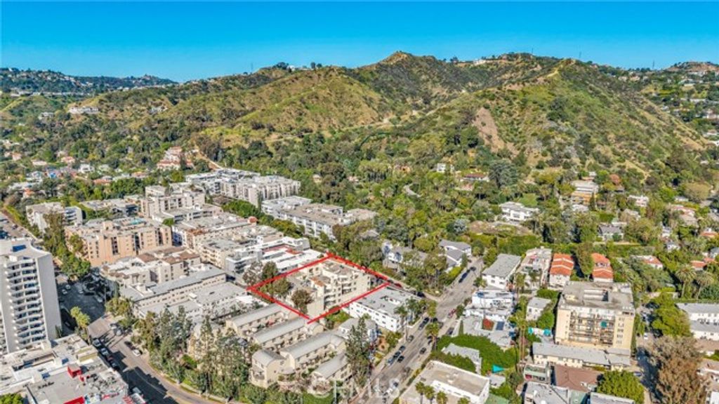 7218 Hillside Avenue 202, Los Angeles, CA 90046