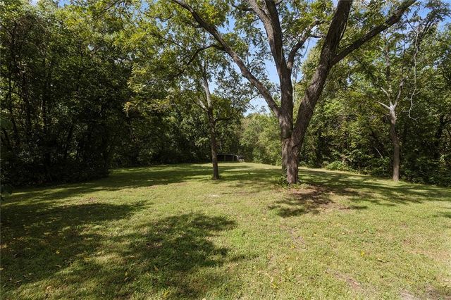 3122 S Owens School Road, Independence, MO 64057